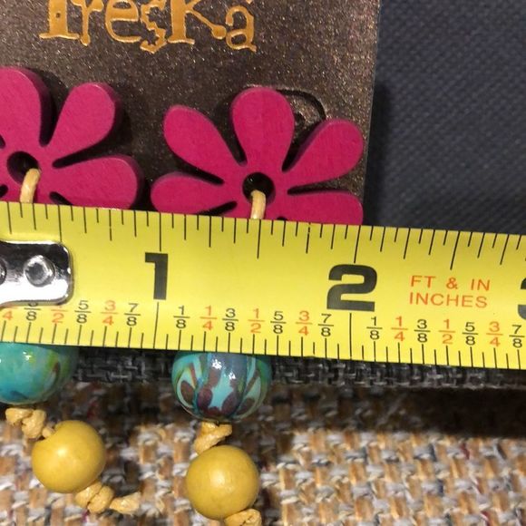 TRESKA Wooden Floral Cutout Multicolor Drop Dangle Earrings NWT - Picture 4 of 4